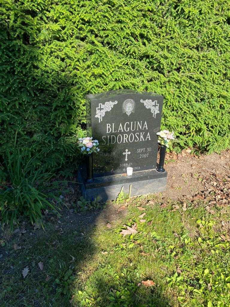 Blaguna Sidoroska's grave. Photo 2