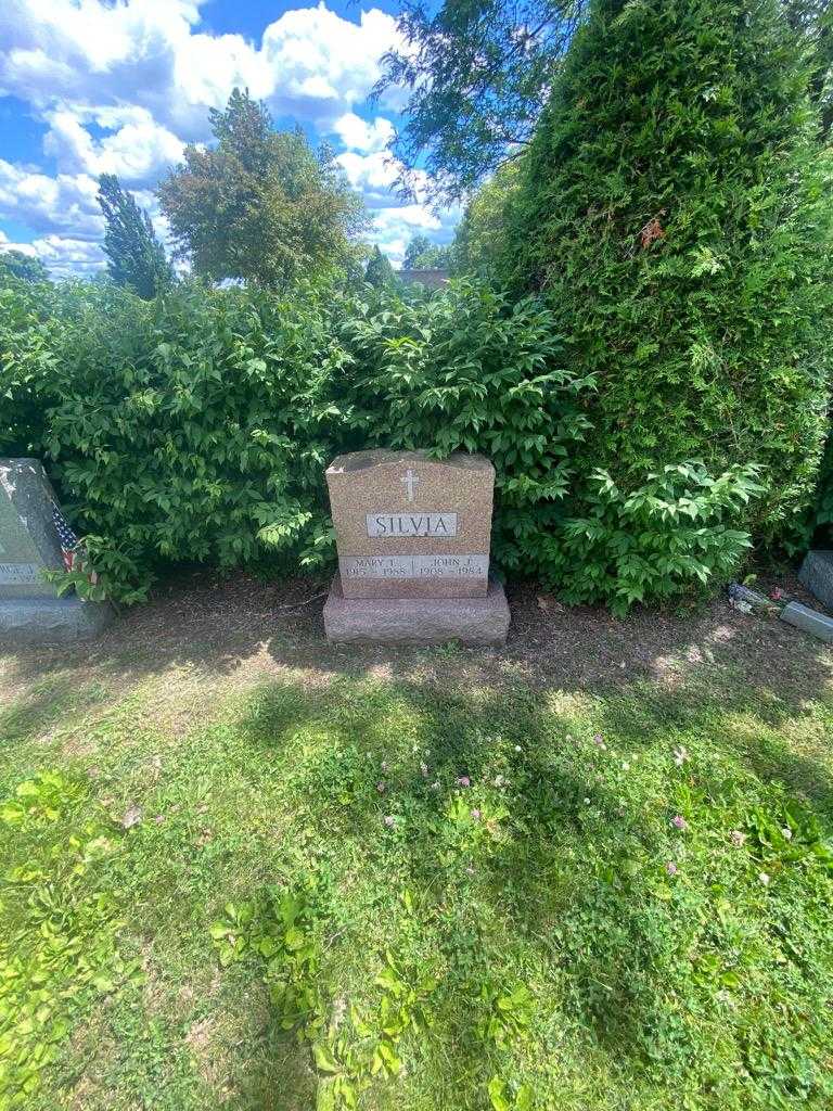 Mary T. Silvia's grave. Photo 1