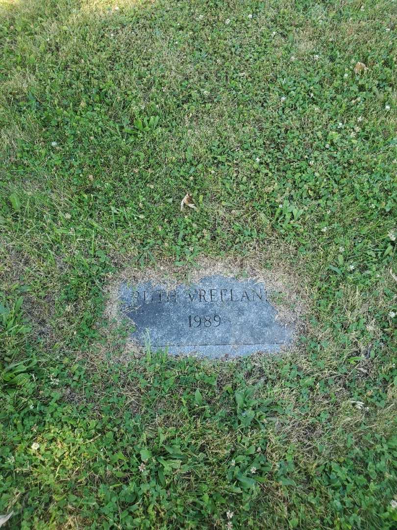 Ruth Vreeland's grave. Photo 3