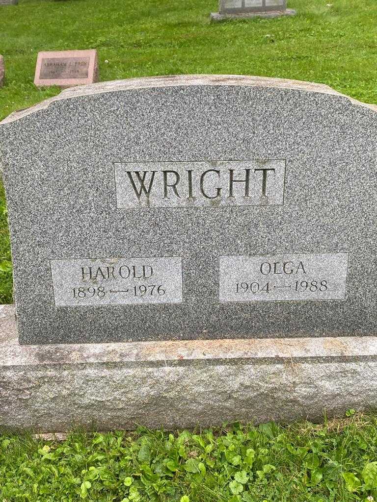 Harold Wright's grave. Photo 3