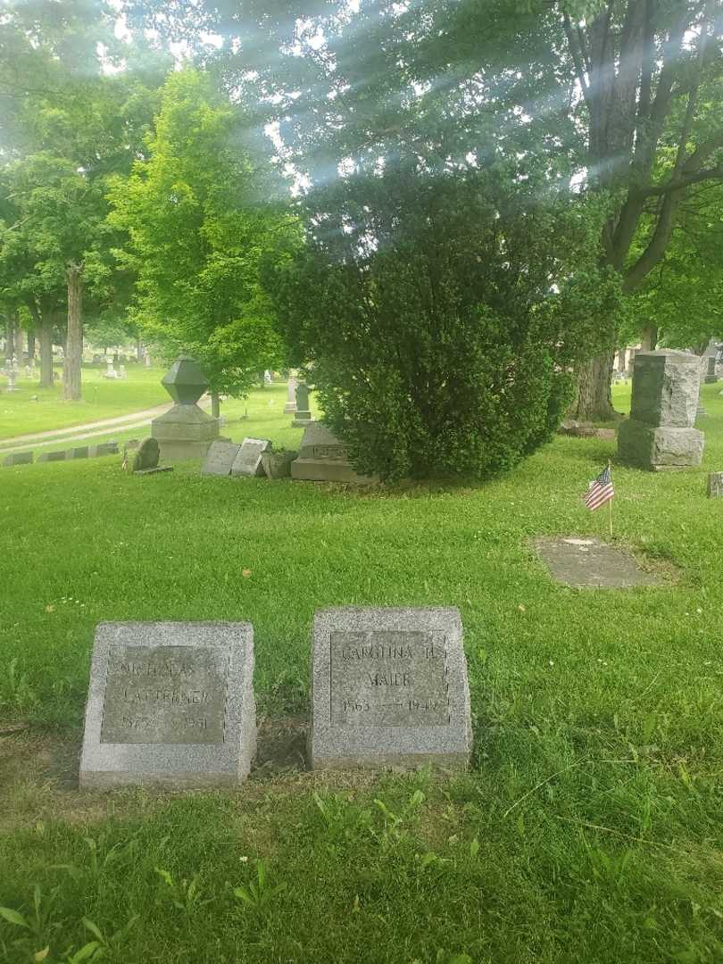 Carolina H. Maier's grave. Photo 2