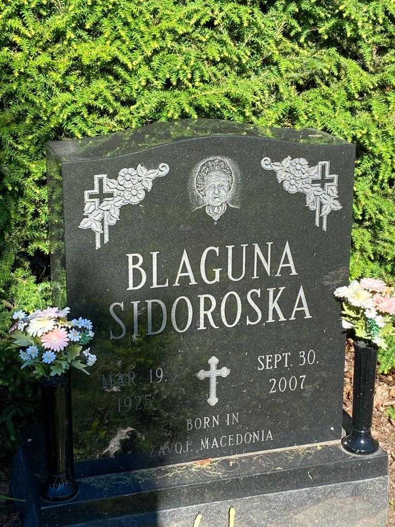 Blaguna Sidoroska's grave. Photo 3