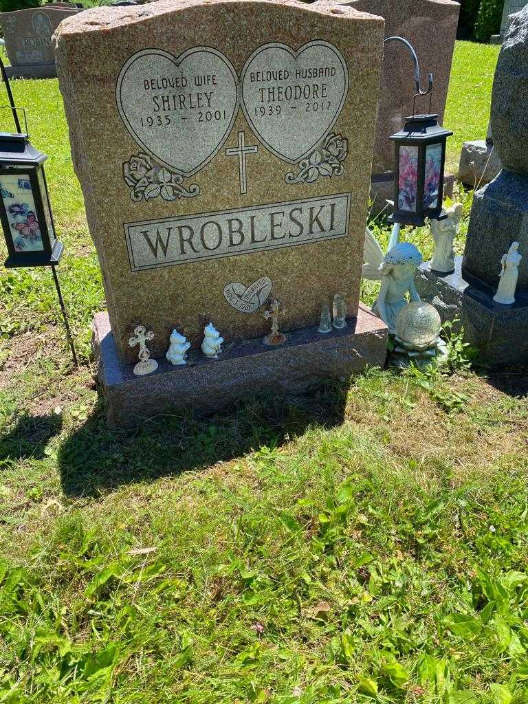 Shirley Wrobleski's grave. Photo 2