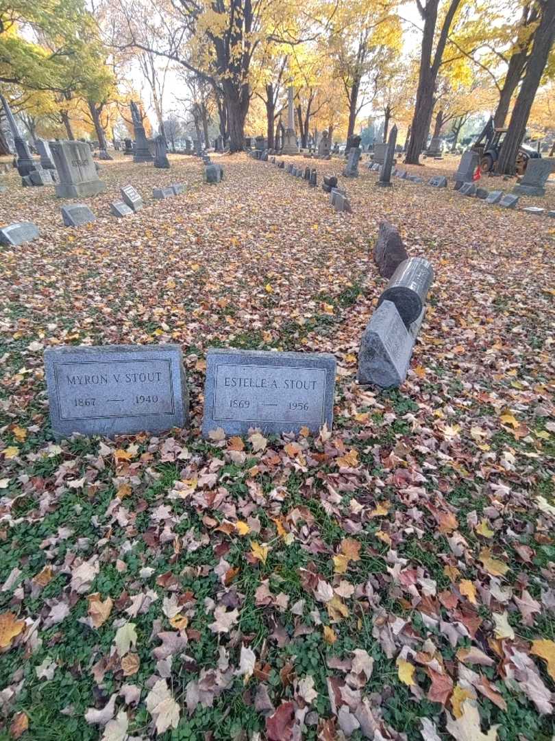 Estelle A. Mathews Stout's grave. Photo 1