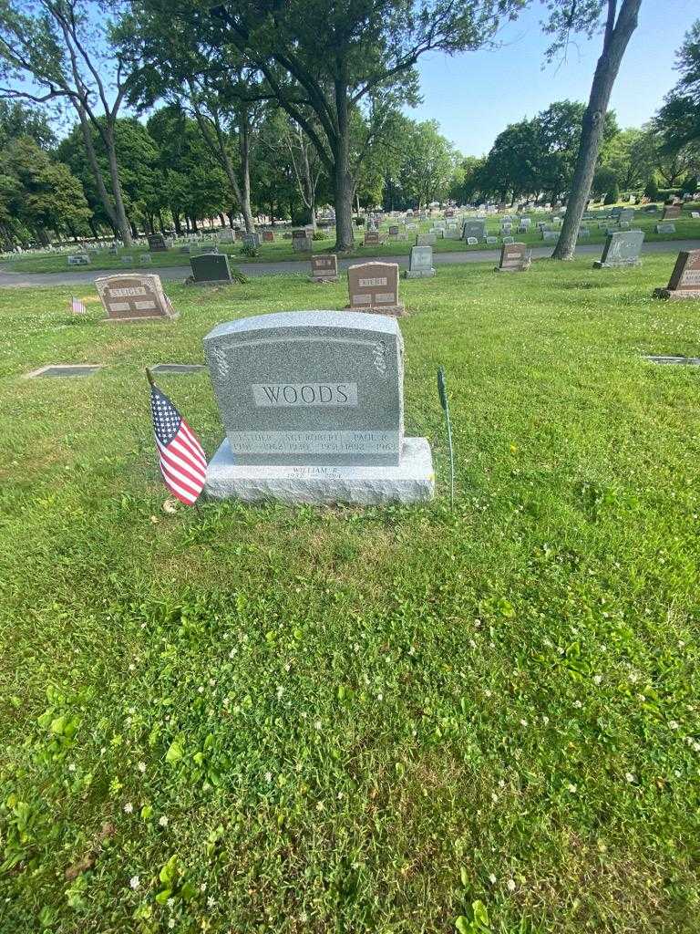 William R. Woods's grave. Photo 1