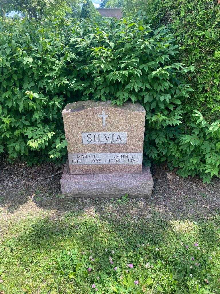 Mary T. Silvia's grave. Photo 2