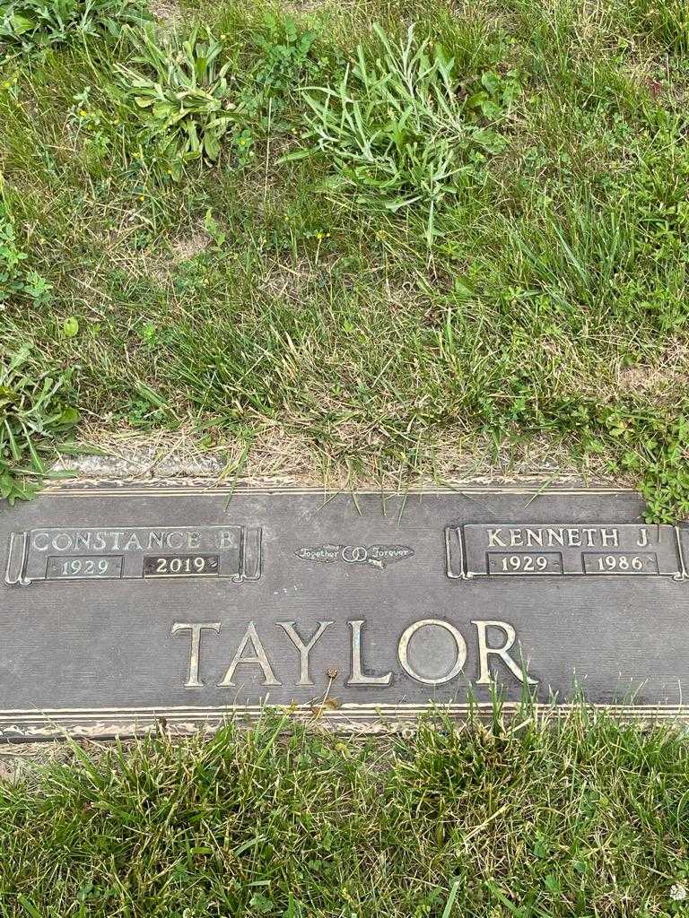 Kenneth J. Taylor's grave. Photo 3