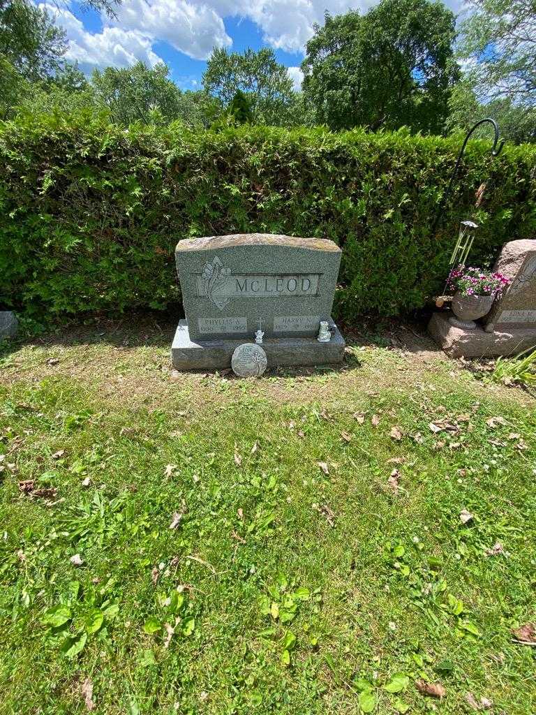 Harry N. Mcleod's grave. Photo 1