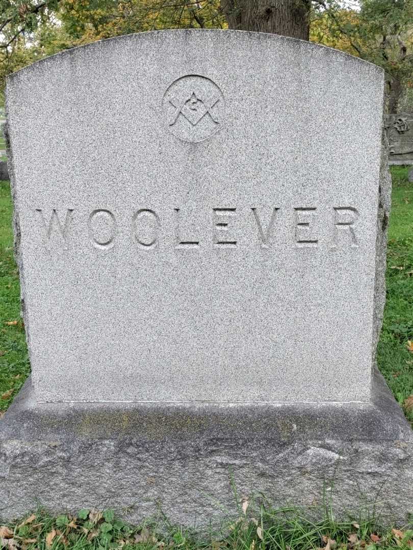Everett P F Woolever's grave. Photo 4