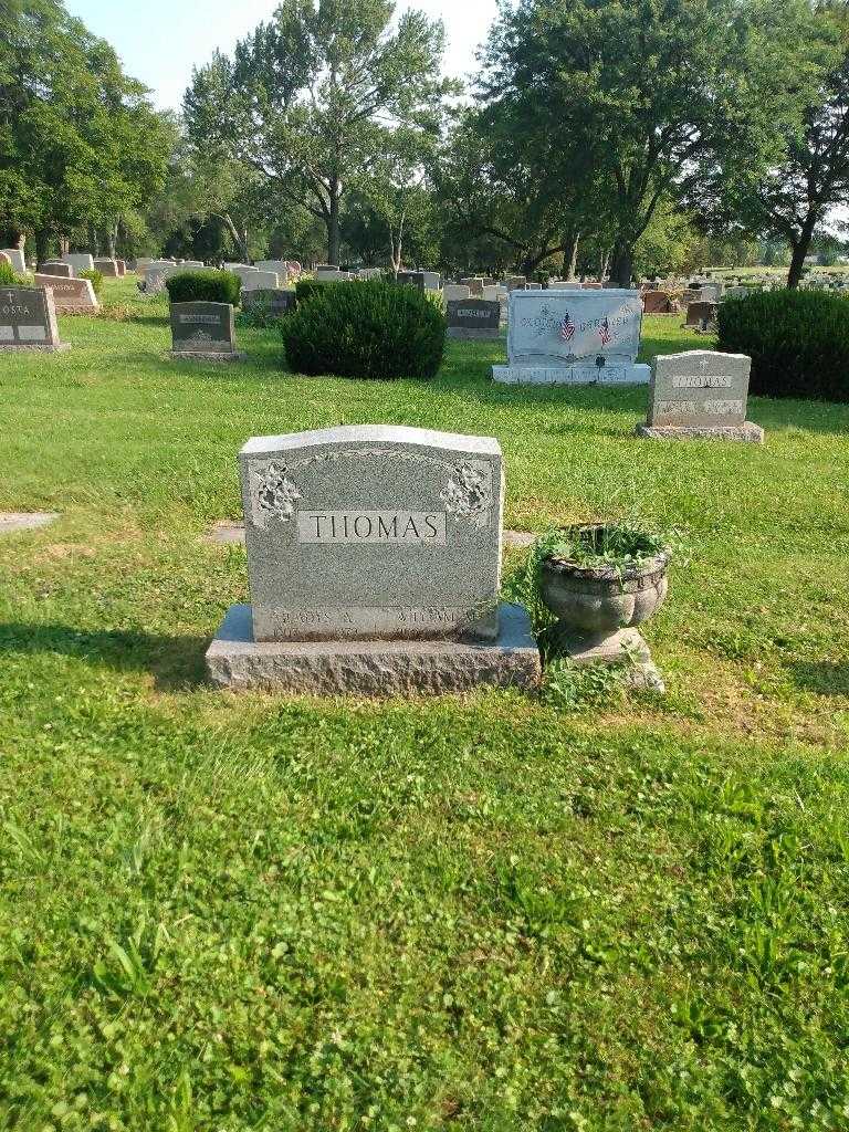 Gladys A. Thomas's grave. Photo 1