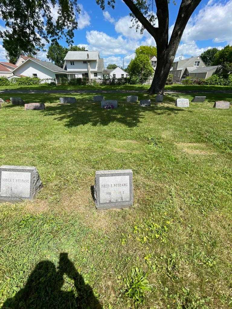 Fred E. Neufang's grave. Photo 1