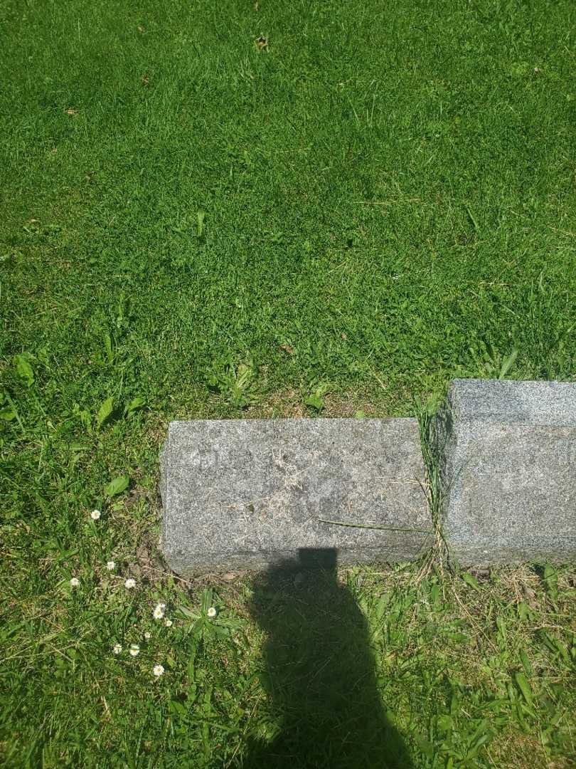 Ella Snyder's grave. Photo 2