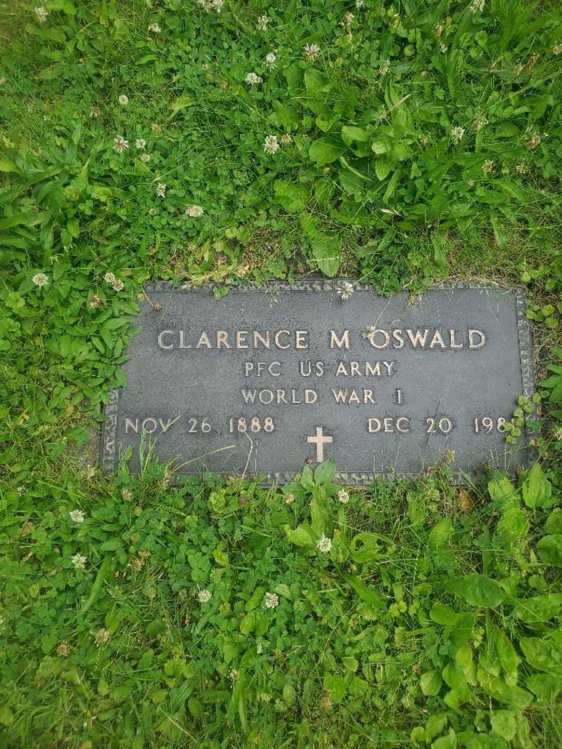 Clarence M. Oswald's grave. Photo 3