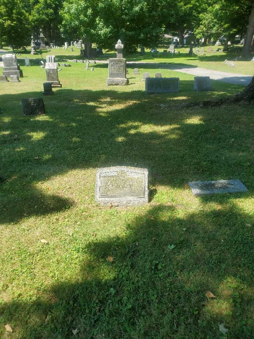 Mary Louise Stryker Naumann's grave. Photo 2