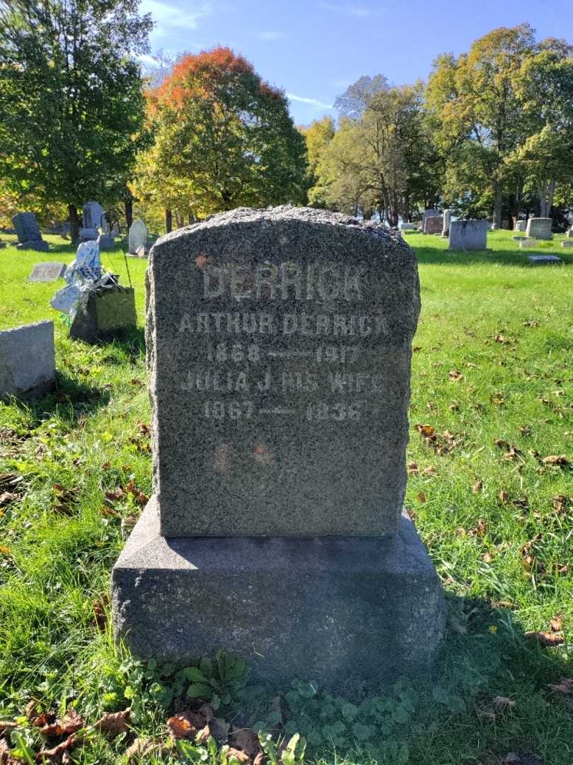 Julia J. Derrick's grave. Photo 2