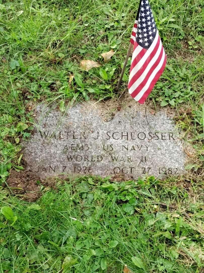 Walter J. Schlosser's grave. Photo 3