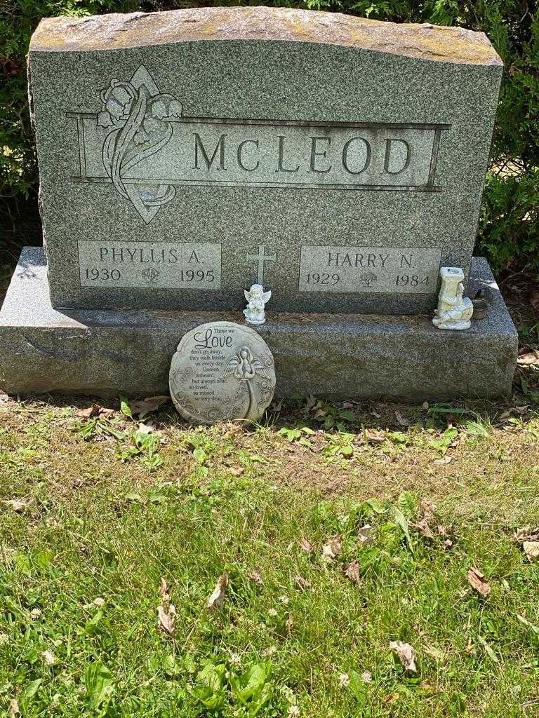 Phyllis A. Mcleod's grave. Photo 3