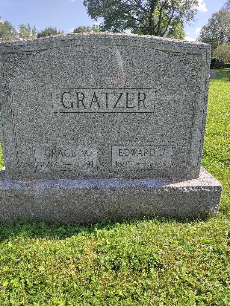 Grace M. Gratzer's grave. Photo 2