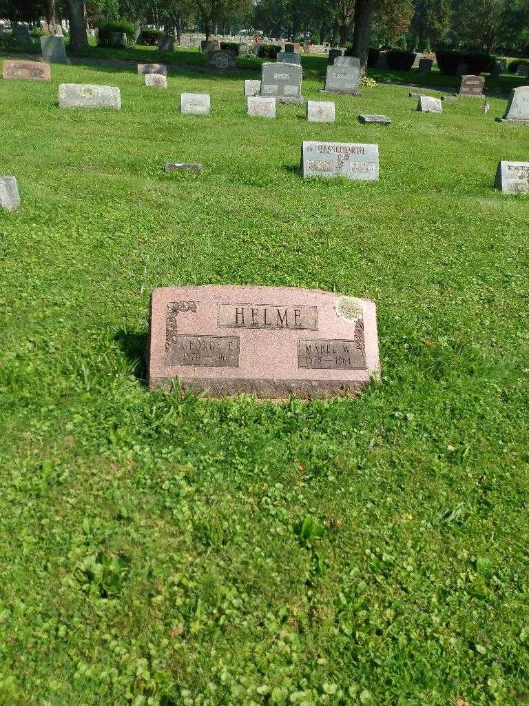 Mabel W. Helme's grave. Photo 1