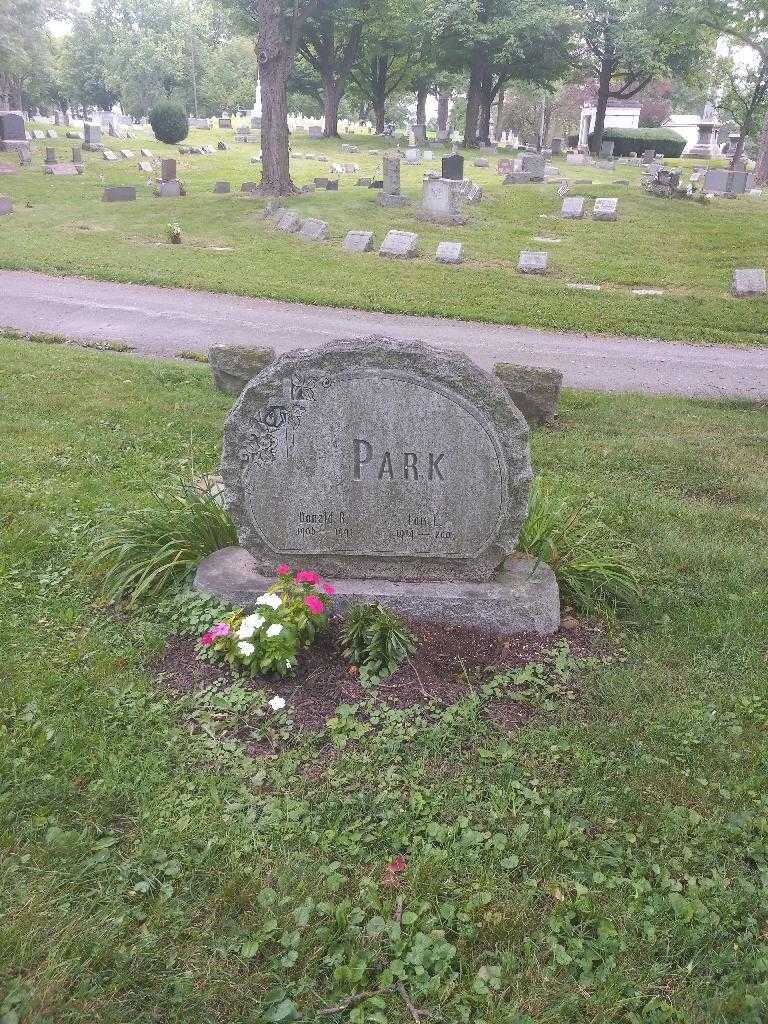 Lois L. Park's grave. Photo 1