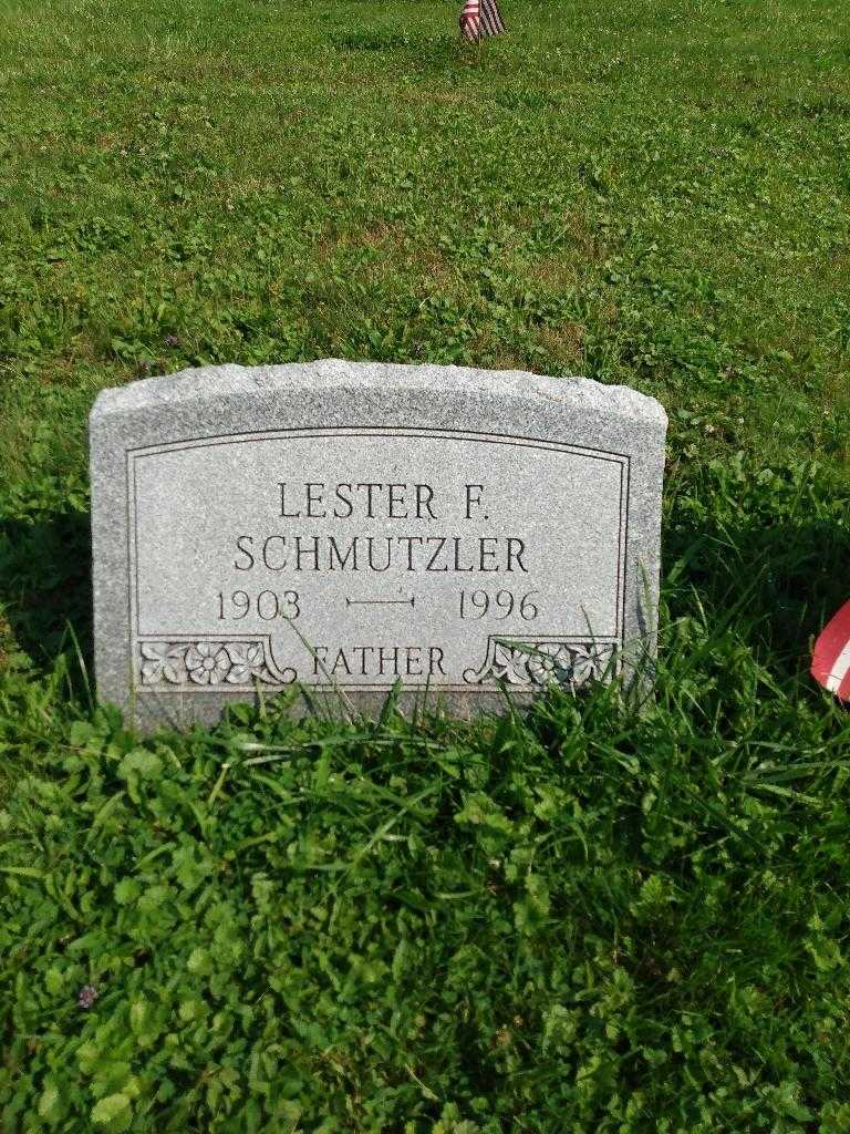 Lester F. Schmutzler's grave. Photo 1