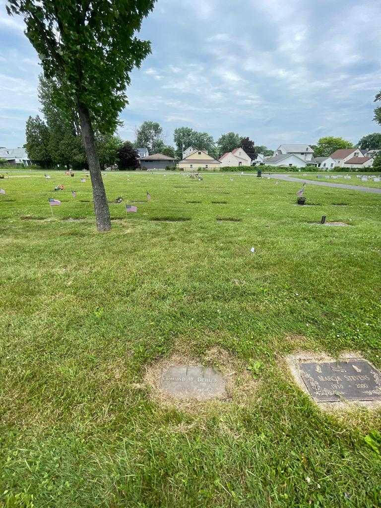 Edmund W. Dehler's grave. Photo 1
