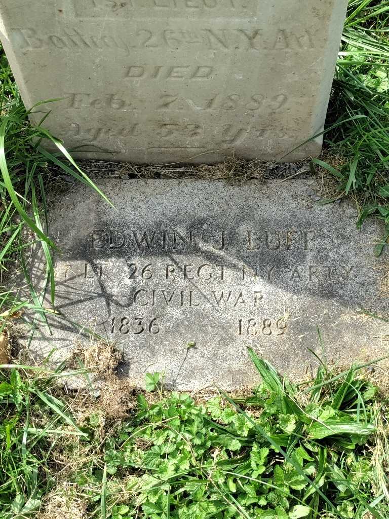 Edwin J. Luff's grave. Photo 4