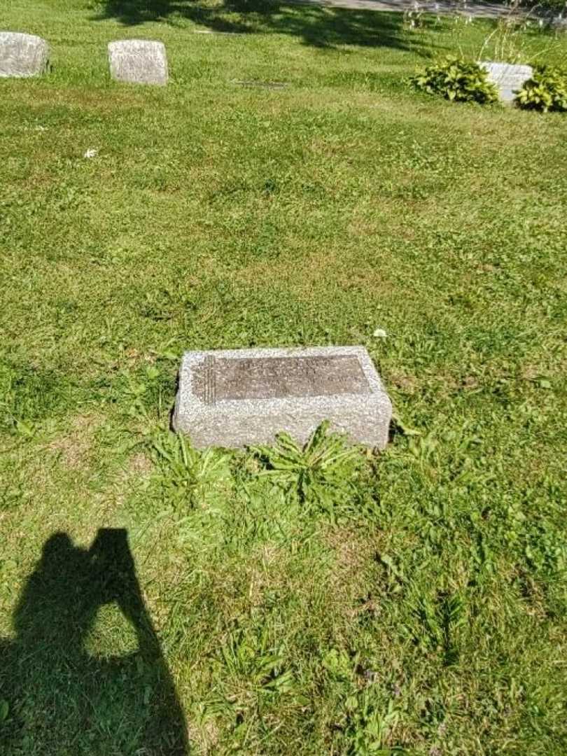 Helen Louise Carroll's grave. Photo 3