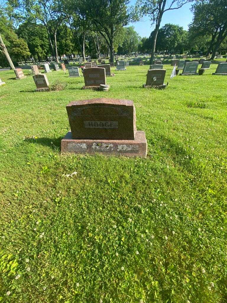 Otto G. Hooge's grave. Photo 1