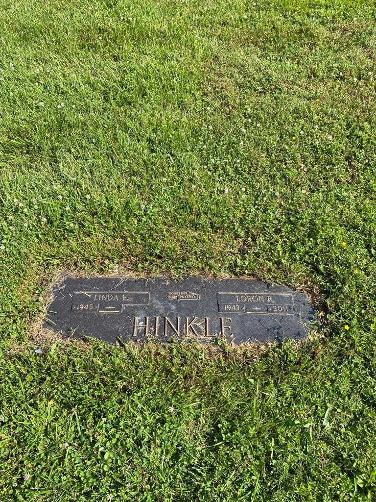 Loron R. Hinkle's grave. Photo 2