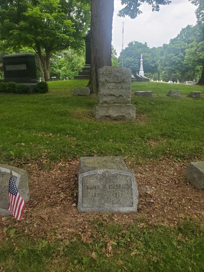 Frank W. Derrick's grave. Photo 1