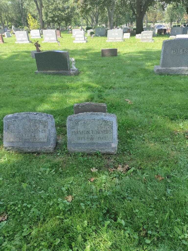 Preston T. Bryers's grave. Photo 1