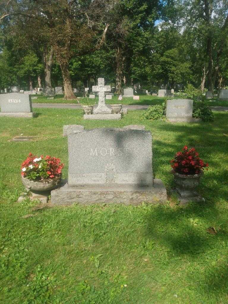 Vivian Carpenter's grave. Photo 1