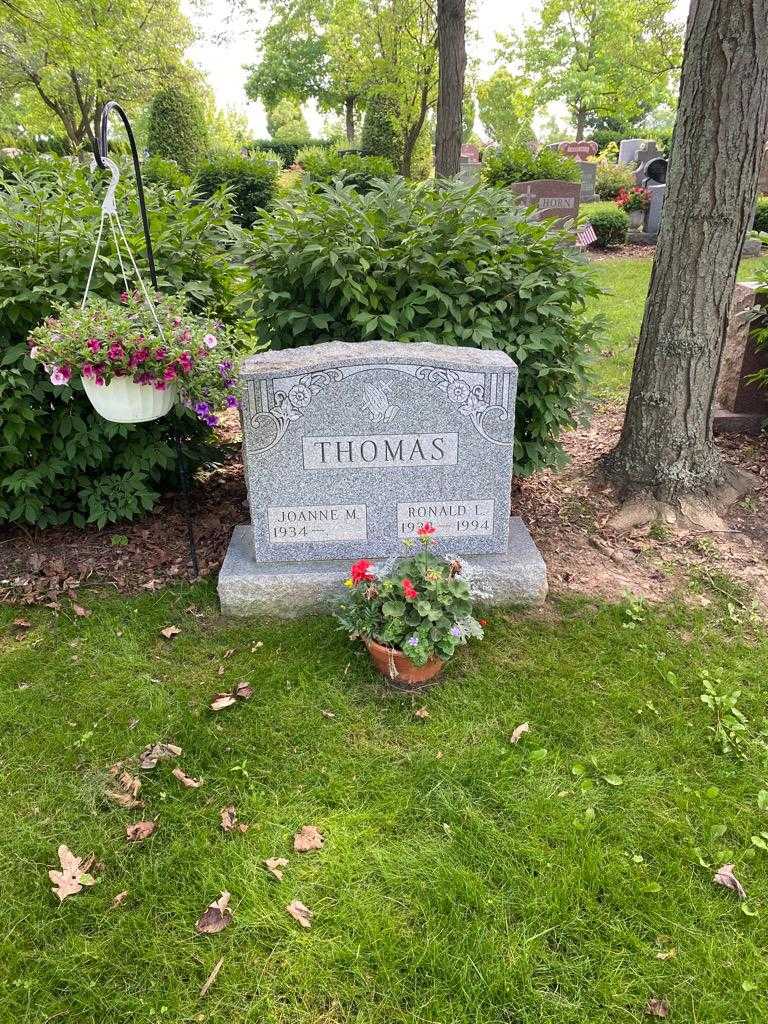Ronald L. Thomas's grave. Photo 2