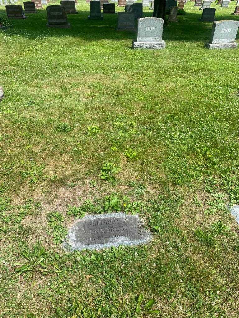 Mildred Dyer Friedrich's grave. Photo 2