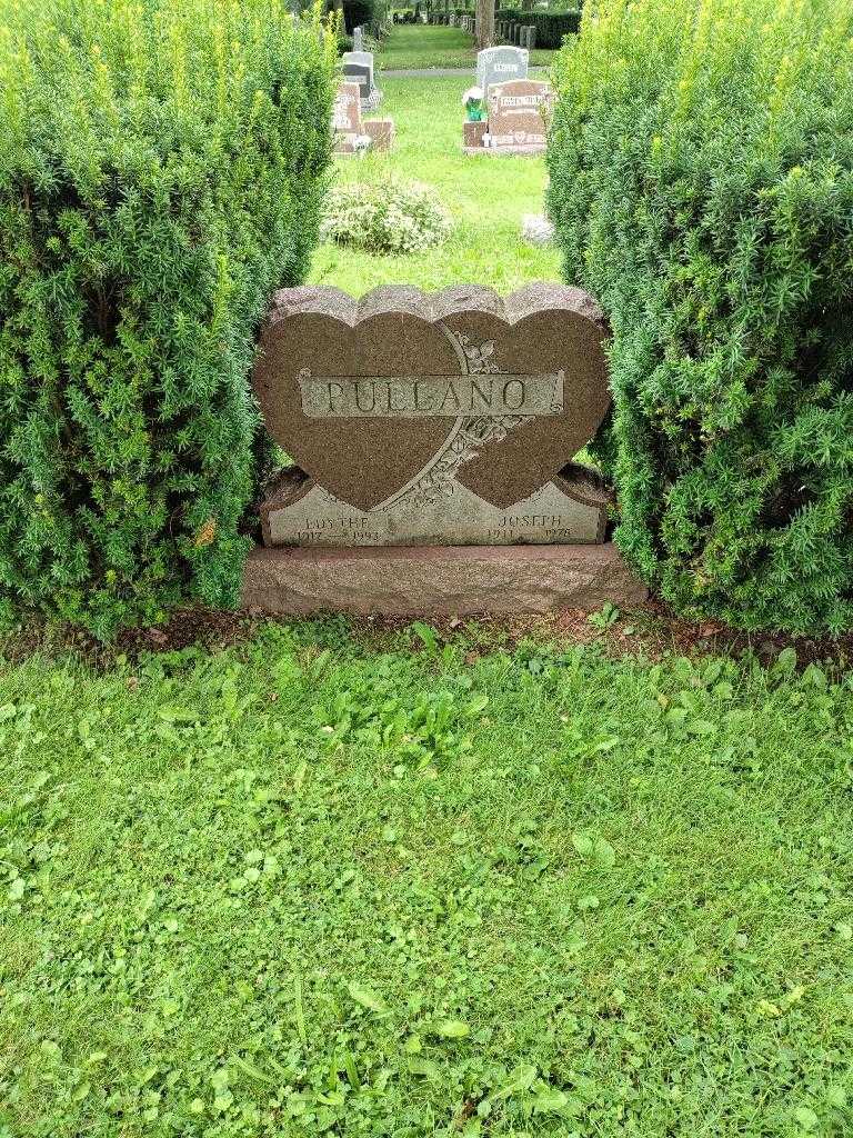 Edythe Pullano's grave. Photo 1