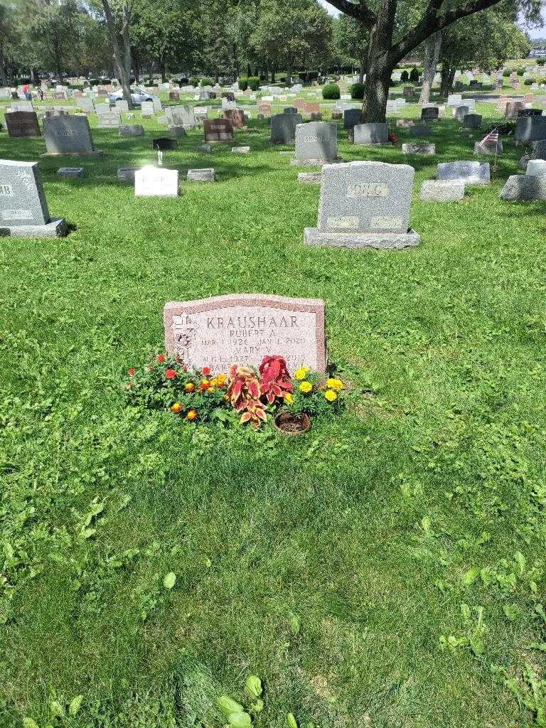 Robert A. Kraushaar's grave. Photo 1