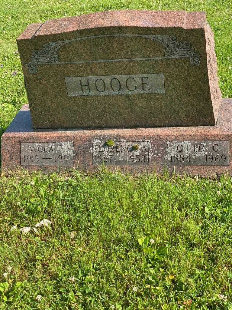 Viola H. Hooge's grave. Photo 3