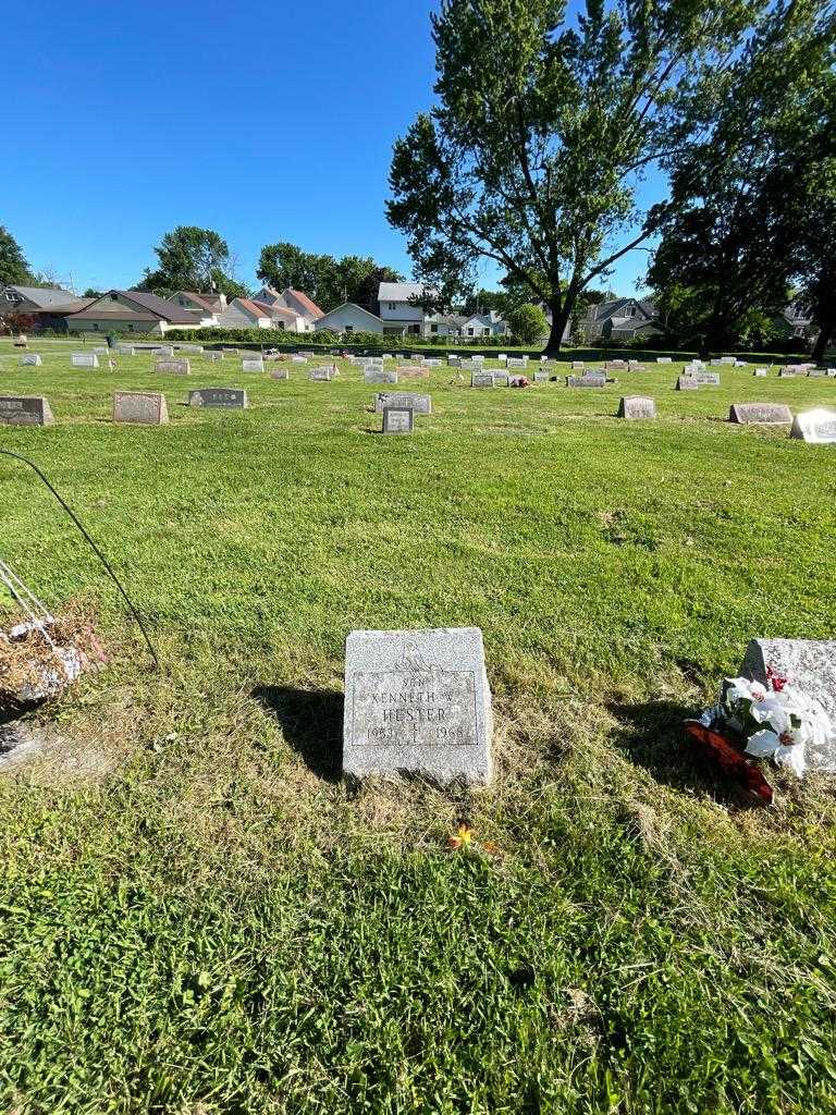 Kenneth W. Hester's grave. Photo 1