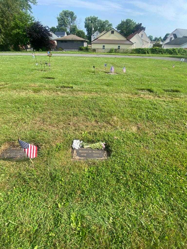 Regina M. Potter's grave. Photo 1