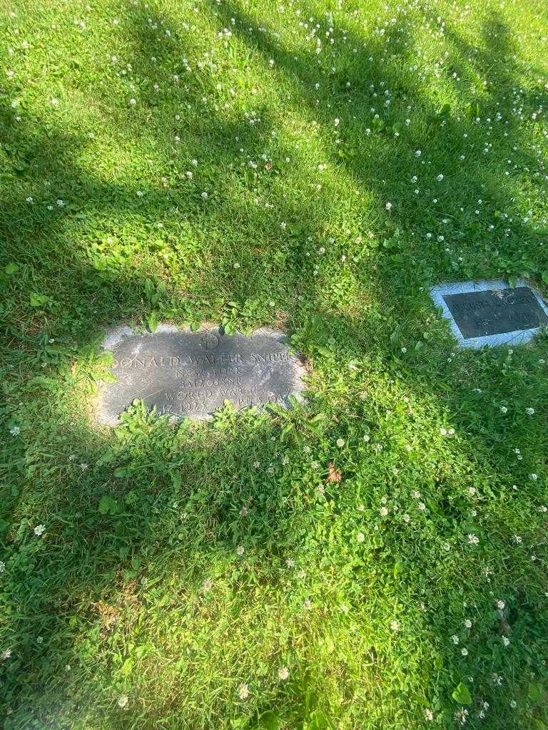 Donald Walter Sniper's grave. Photo 1