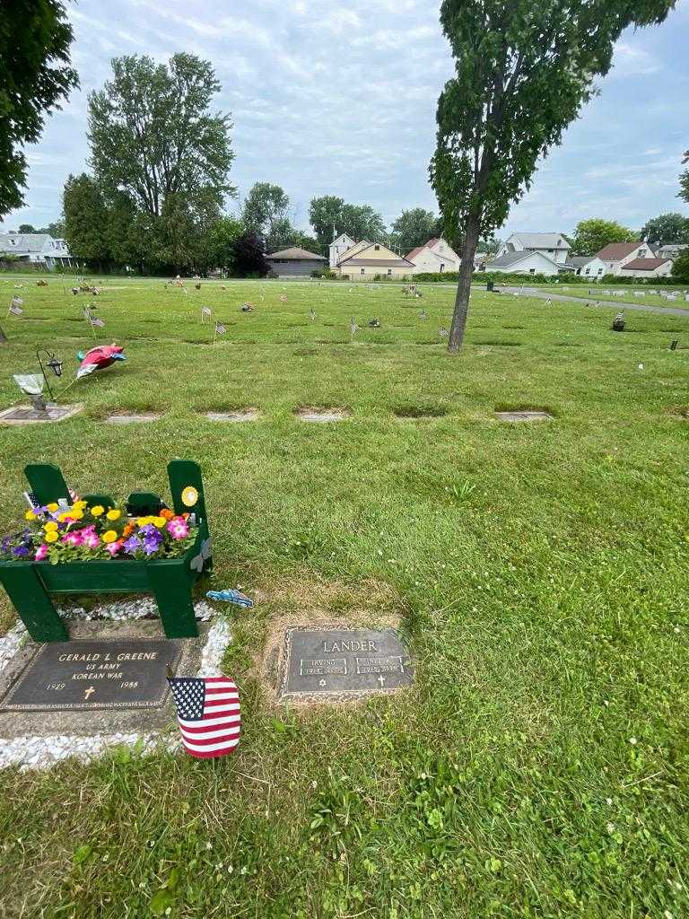 Irving Lander's grave. Photo 1