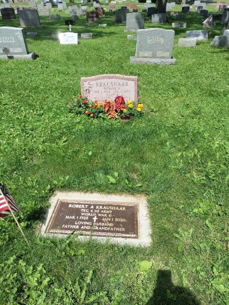 Robert A. Kraushaar's grave. Photo 2