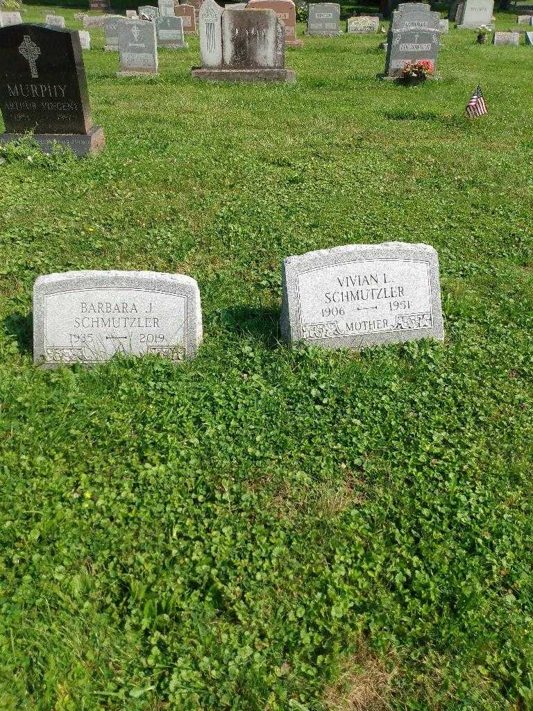 Vivian L. Schmutzler's grave. Photo 2
