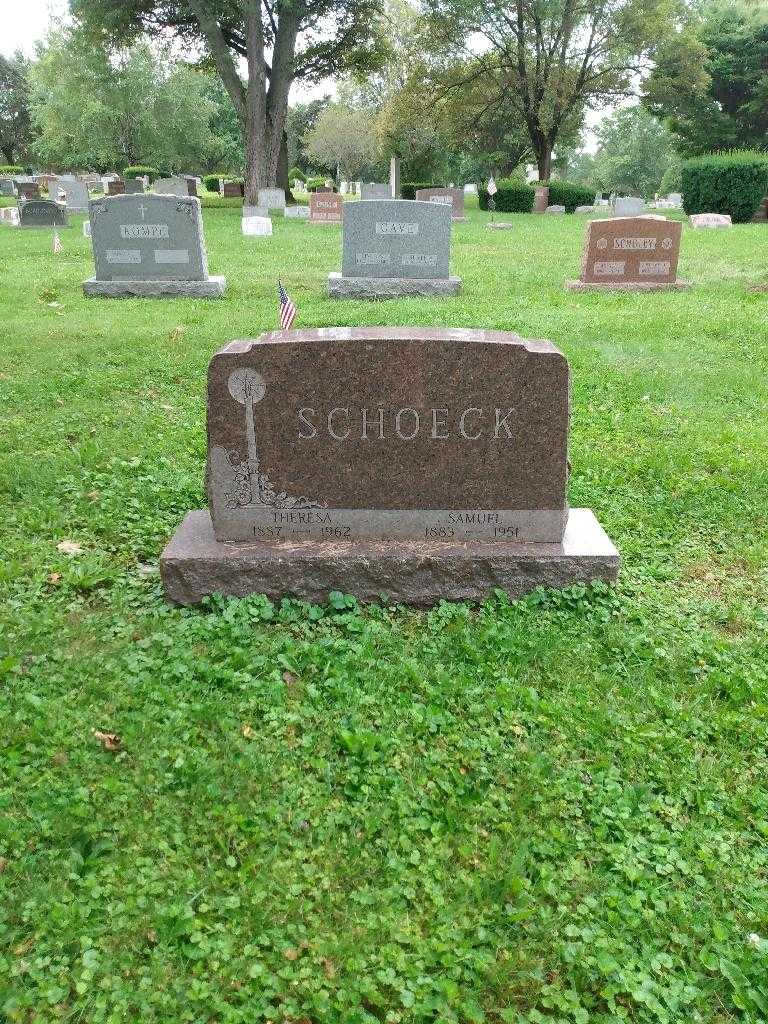 Theresa Schoeck's grave. Photo 1