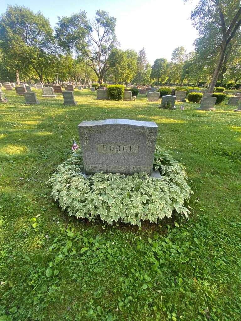 Anna M. Hooge's grave. Photo 1