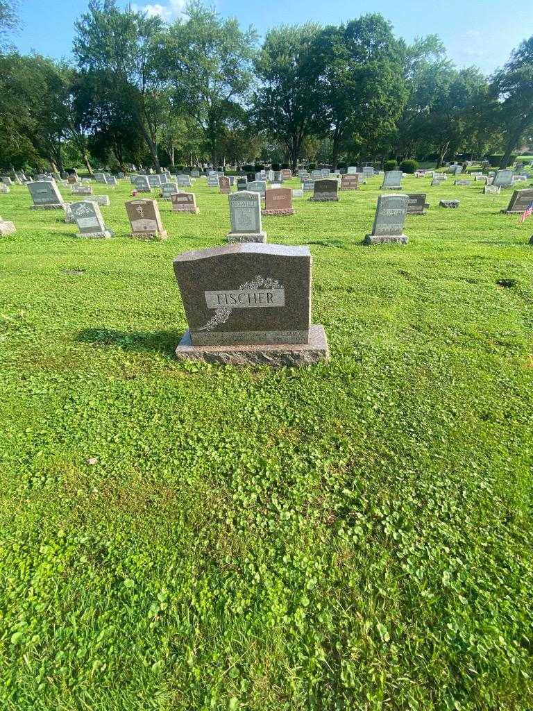 Gertrude N. Fischer's grave. Photo 1