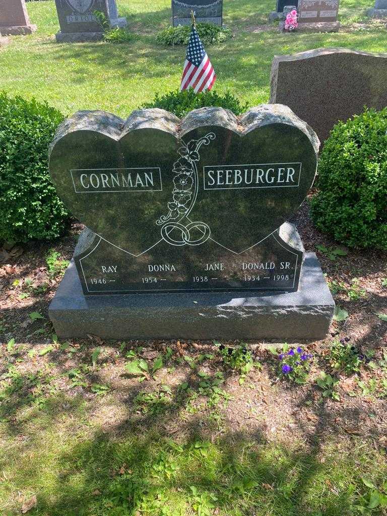 Donald Seeburger Senior's grave. Photo 2