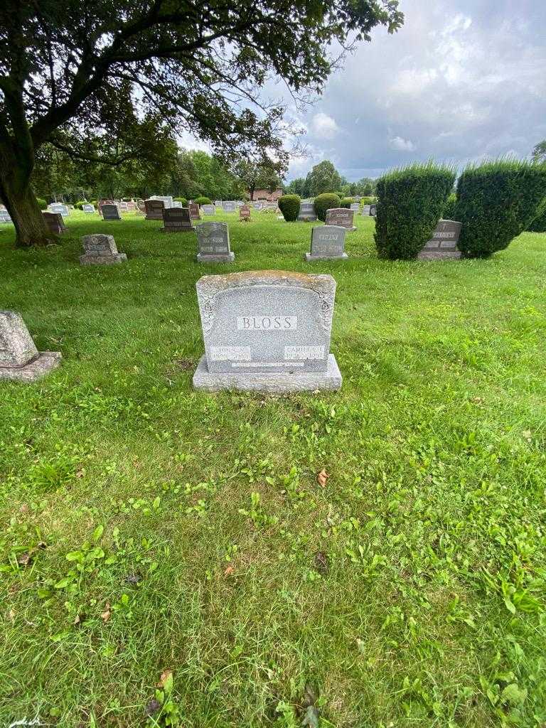 Camilla I. Bloss's grave. Photo 1