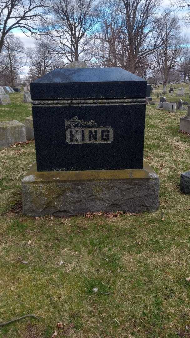 Doctor Elmer H. King's grave. Photo 4